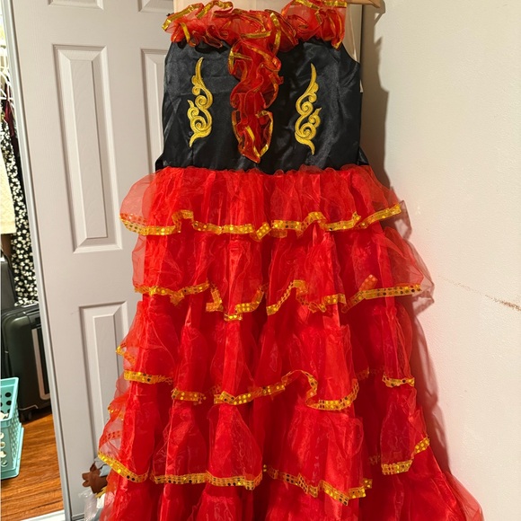 Elegant Red and Black Ruffled Dress - Picture 4 of 5